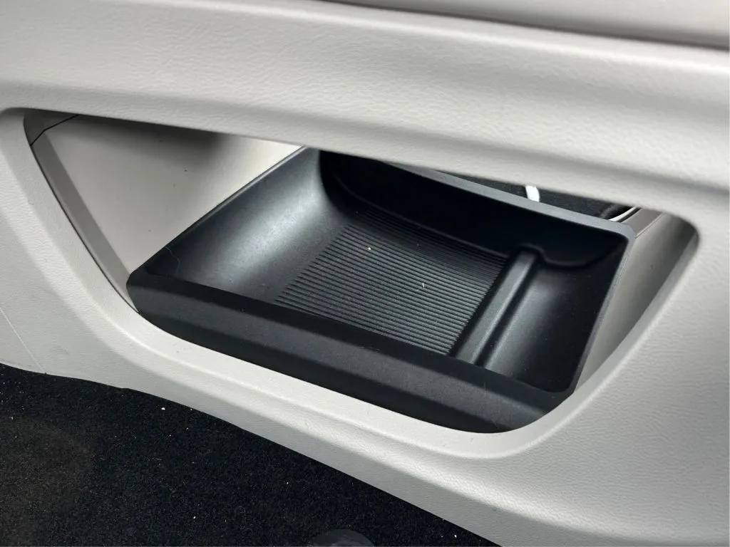 Chrysler Pacifica photo 47