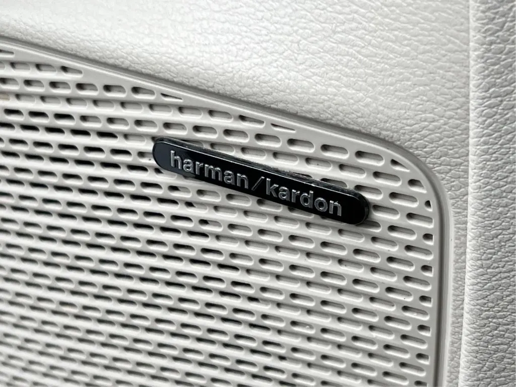 Chrysler Pacifica photo 43