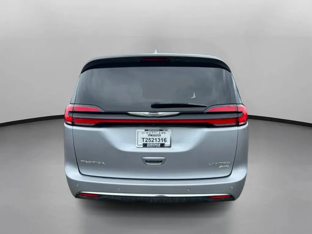 Chrysler Pacifica photo 11