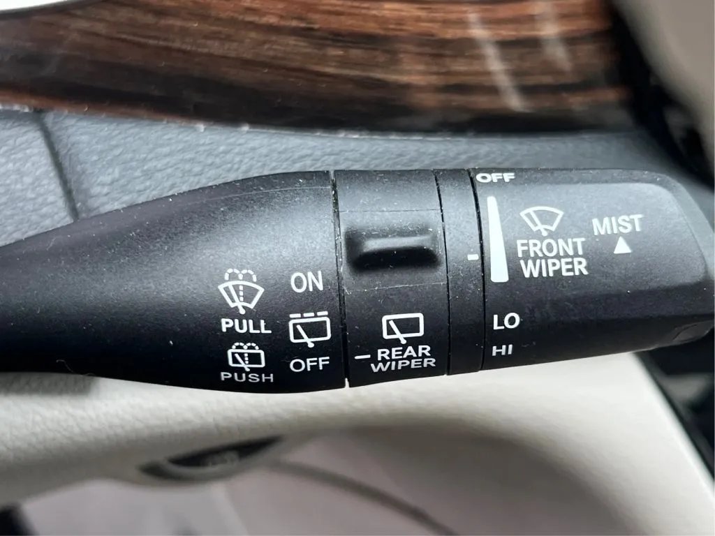 Chrysler Pacifica photo 45