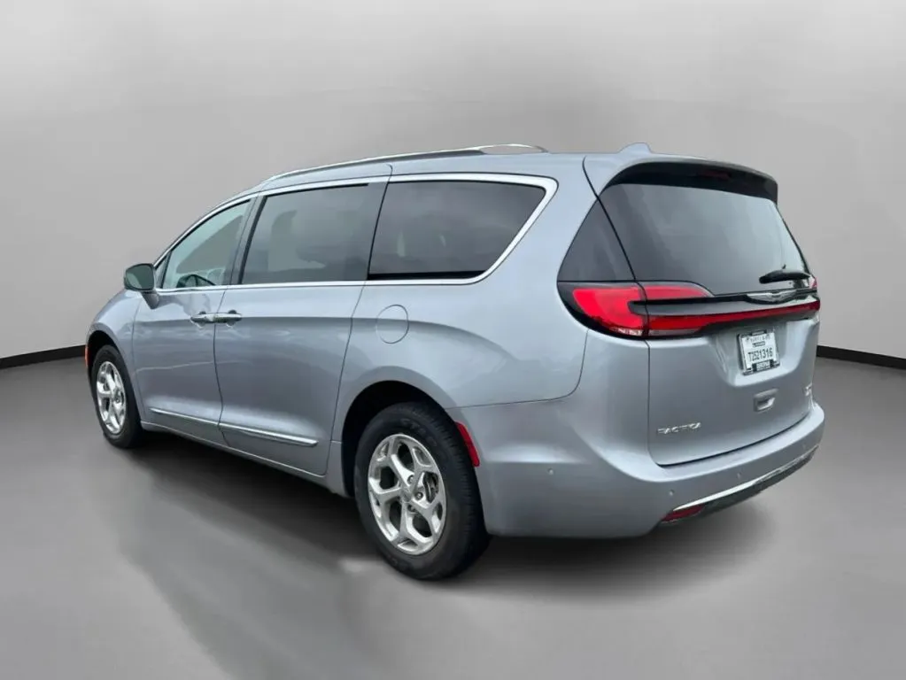 Chrysler Pacifica photo 13