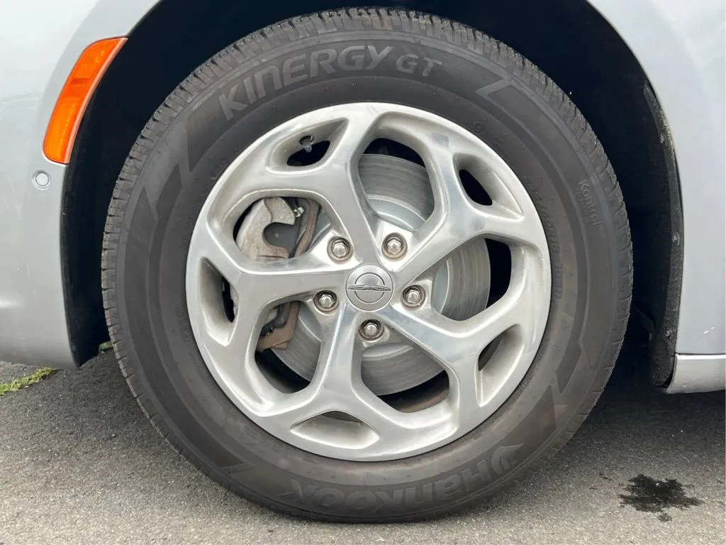 Chrysler Pacifica photo 31