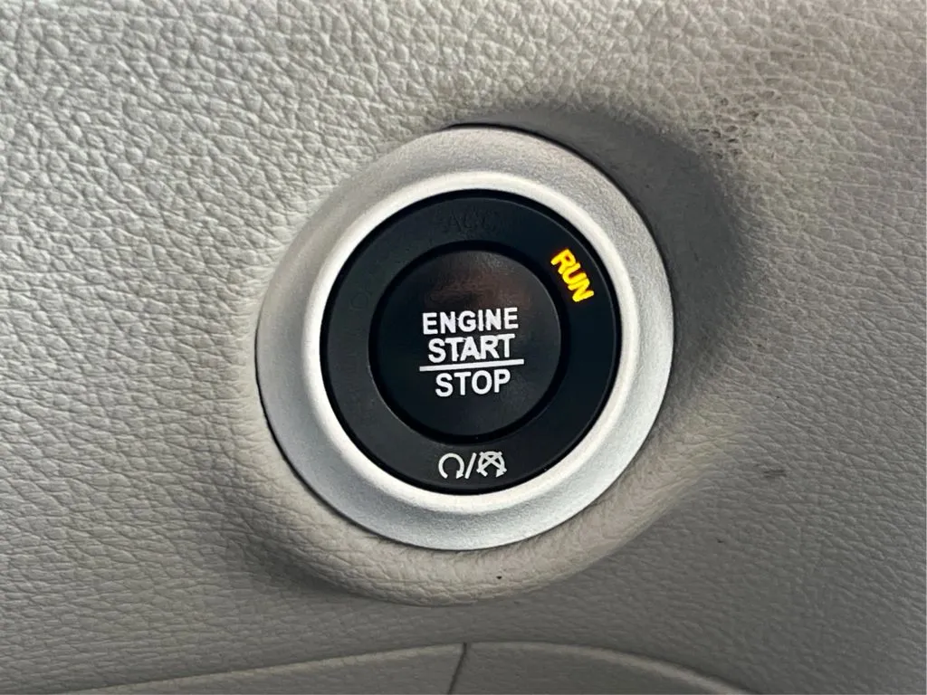 Chrysler Pacifica photo 41