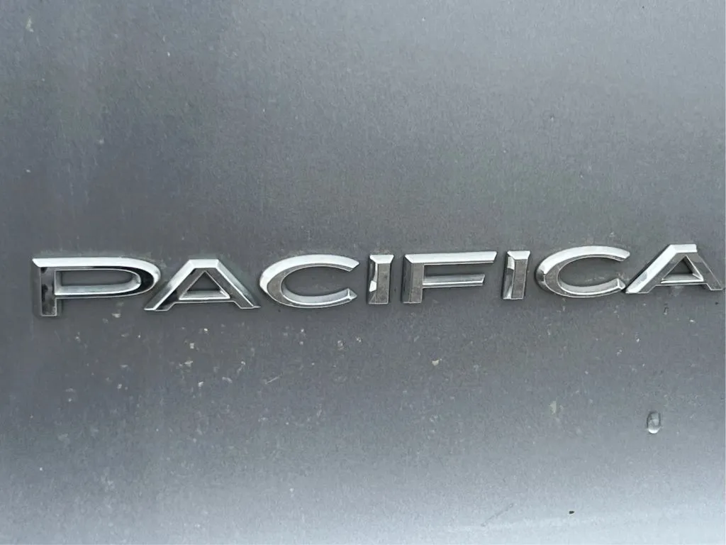 Chrysler Pacifica photo 30