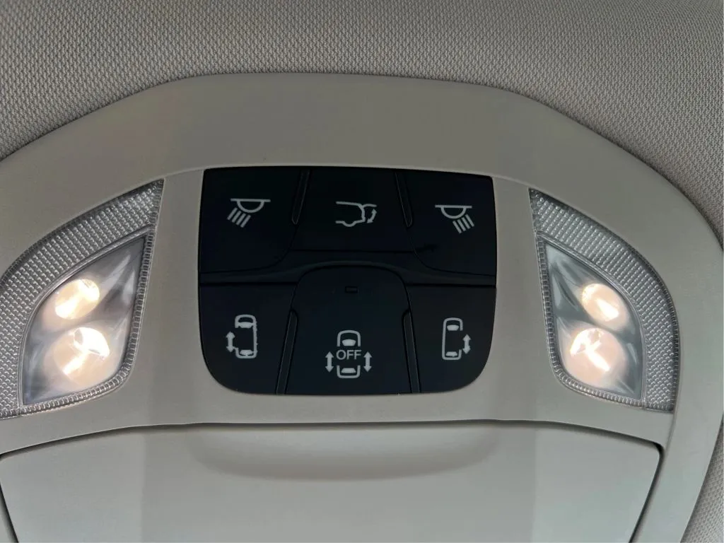 Chrysler Pacifica photo 42