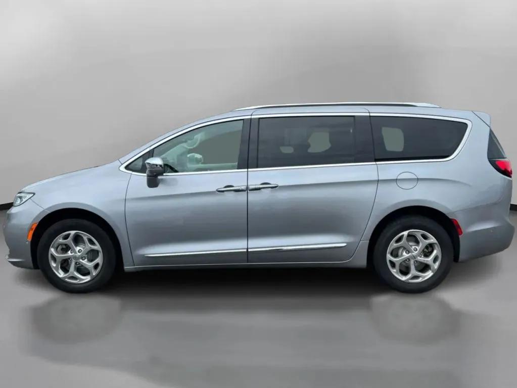Chrysler Pacifica photo 15