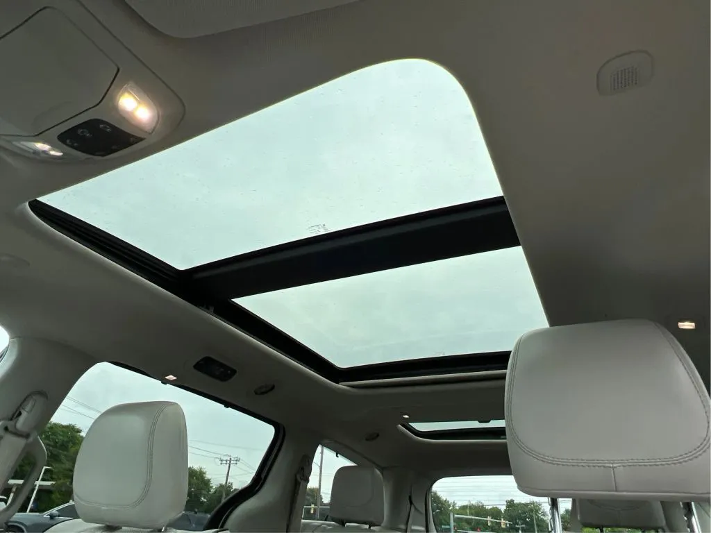 Chrysler Pacifica photo 27