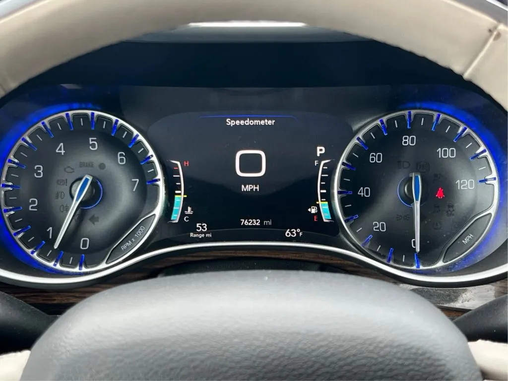 Chrysler Pacifica photo 22