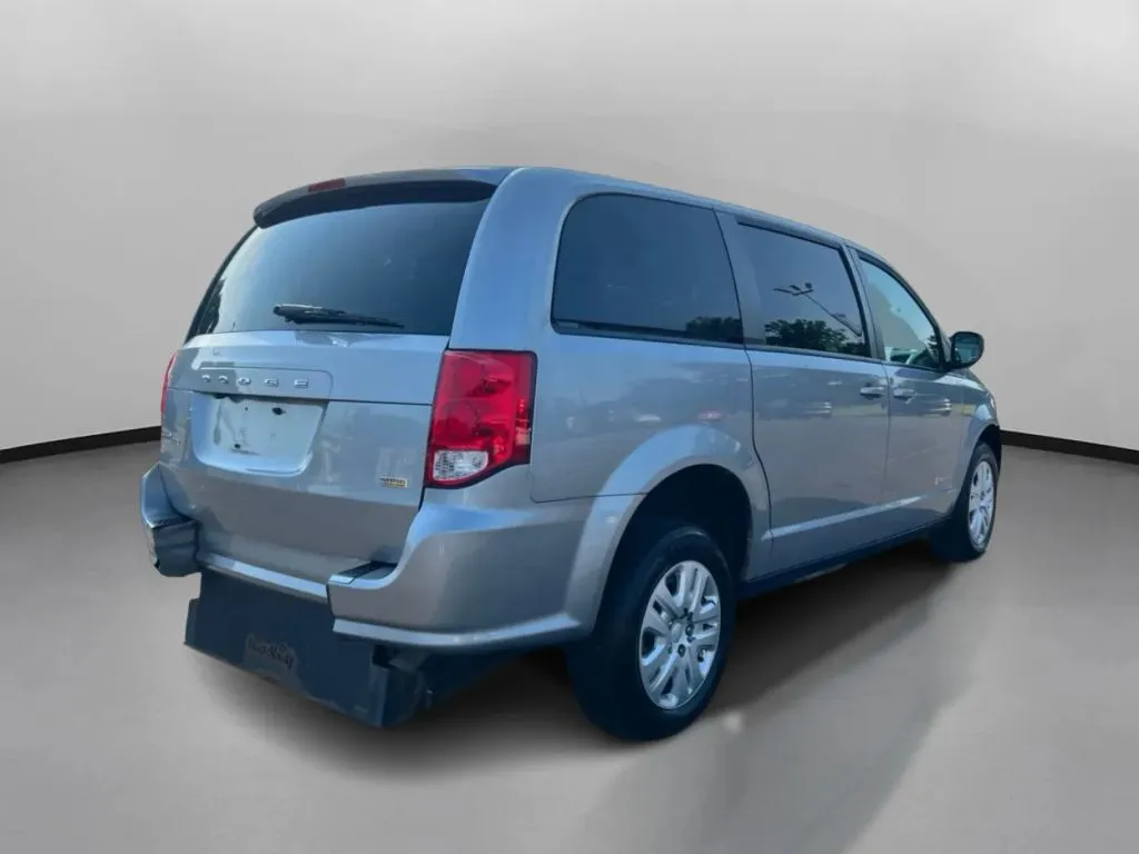 Dodge Grand Caravan photo 9