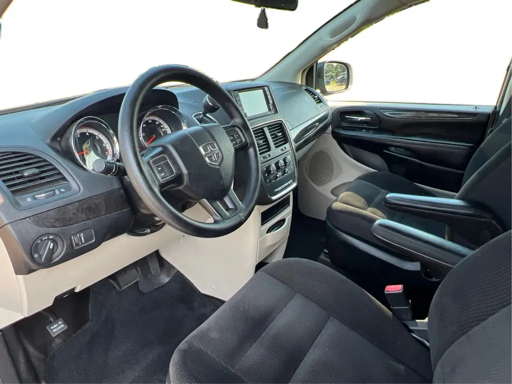 Dodge Grand Caravan photo 16