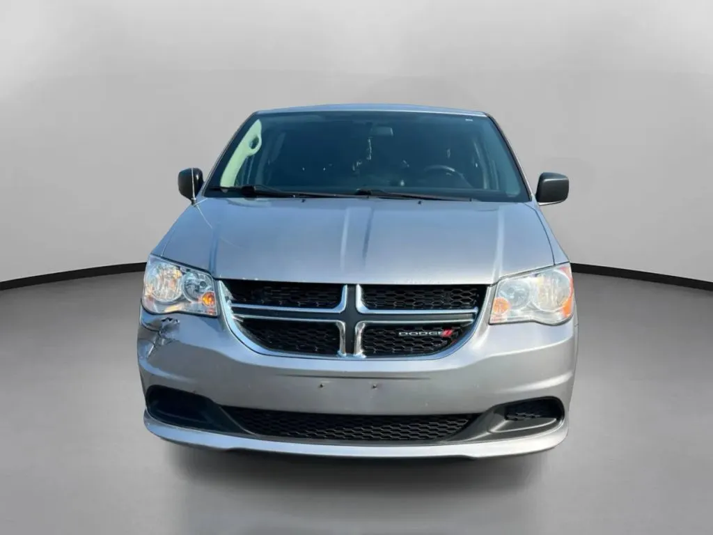 Dodge Grand Caravan photo 3