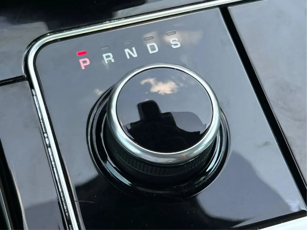 Land Rover Range Rover Velar photo 47