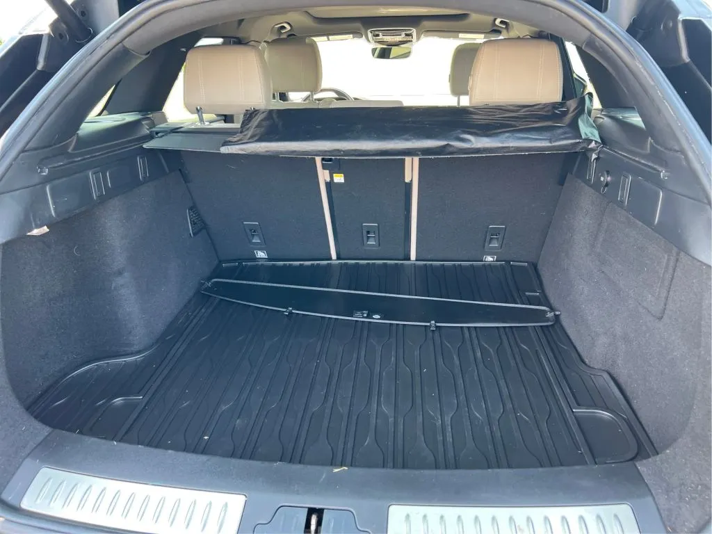 Land Rover Range Rover Velar photo 18