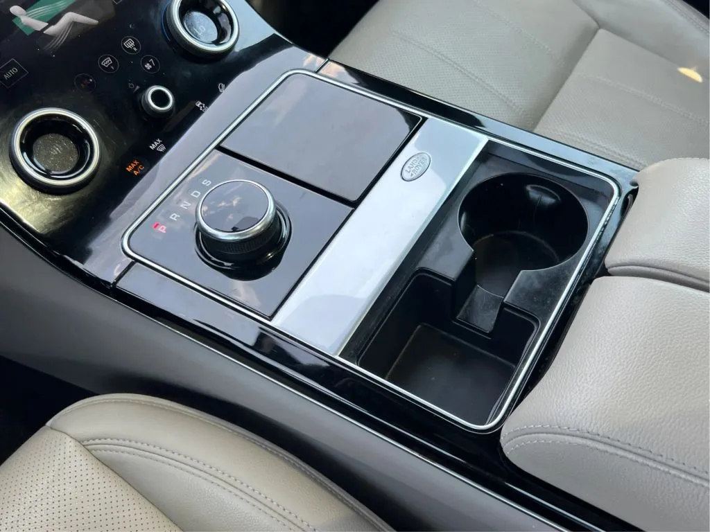 Land Rover Range Rover Velar photo 21