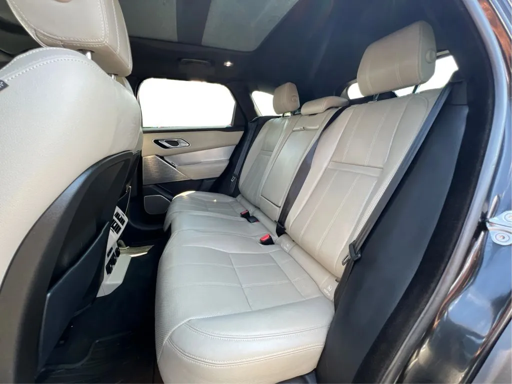 Land Rover Range Rover Velar photo 17