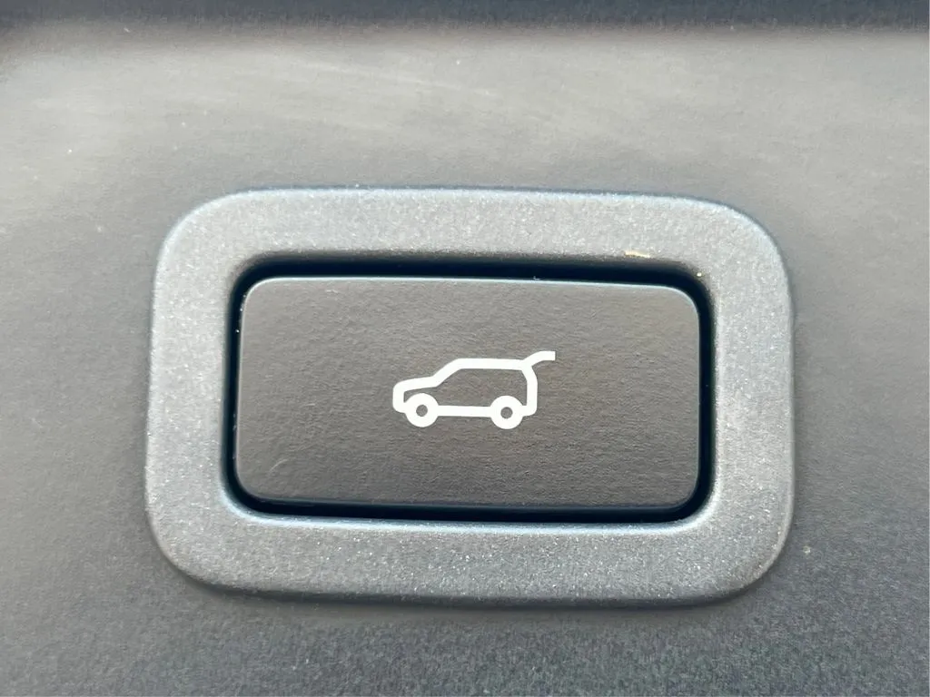 Land Rover Range Rover Velar photo 35