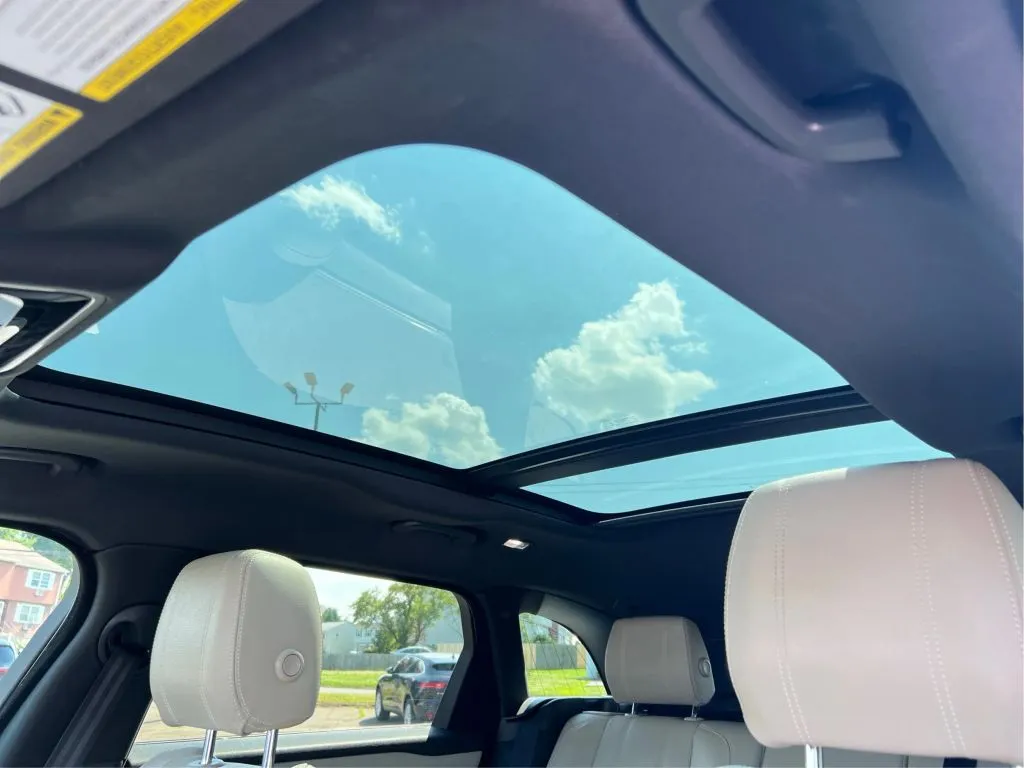 Land Rover Range Rover Velar photo 27