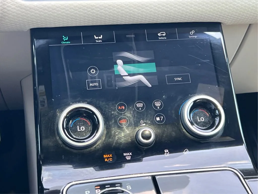 Land Rover Range Rover Velar photo 40