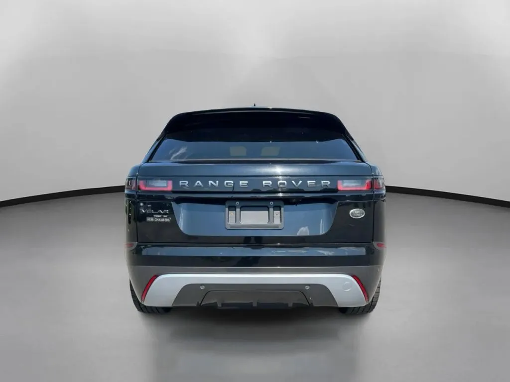 Land Rover Range Rover Velar photo 11