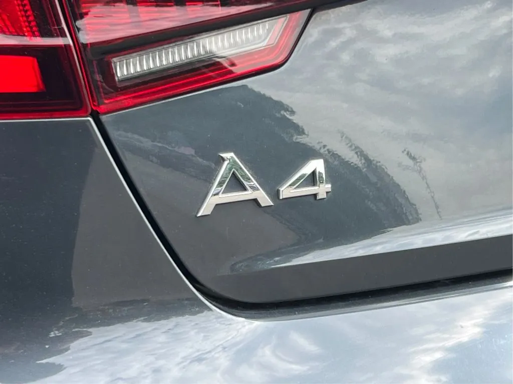 Audi A4 photo 29