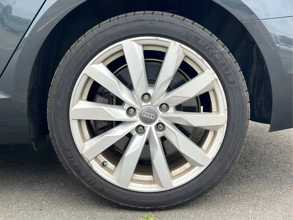 Audi A4 photo 30