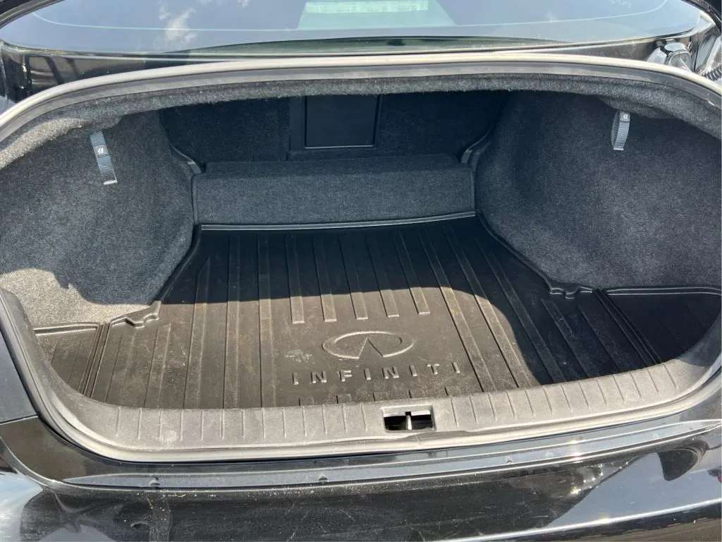 Infiniti Q50 photo 18
