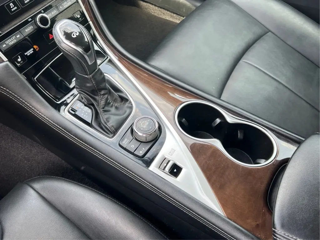 Infiniti Q50 photo 21