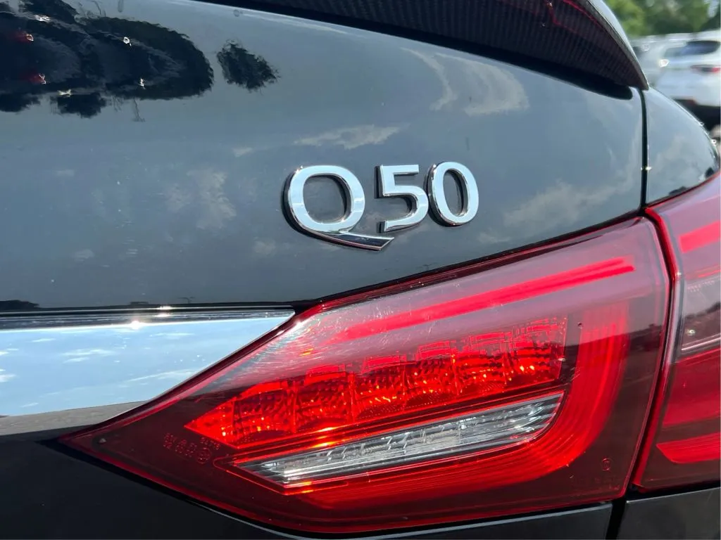Infiniti Q50 photo 30