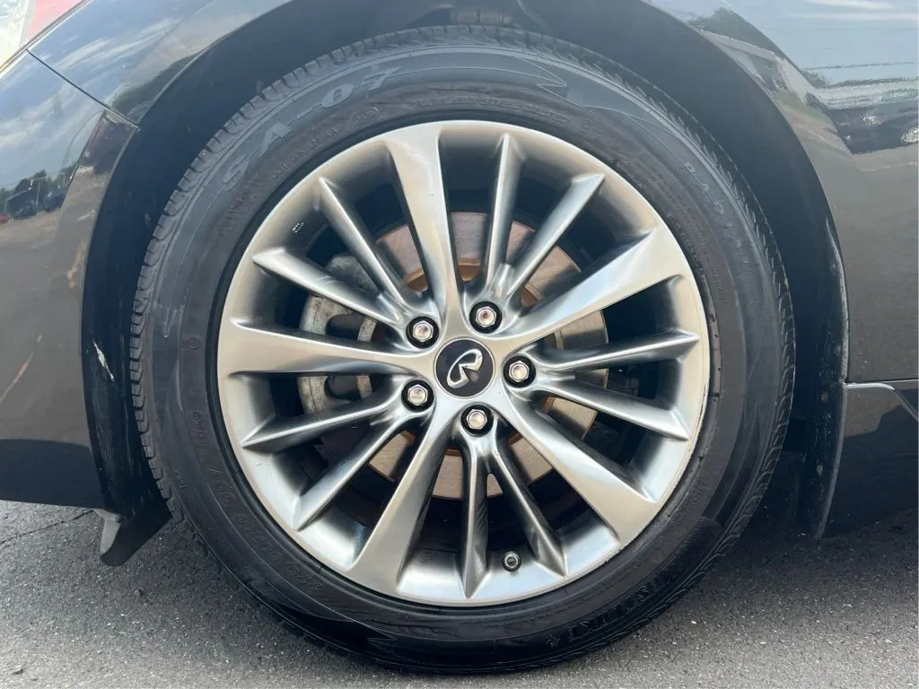 Infiniti Q50 photo 31