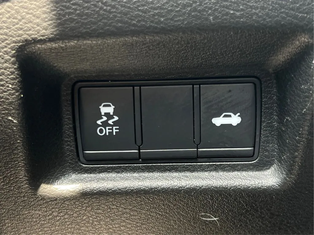 Infiniti Q50 photo 24