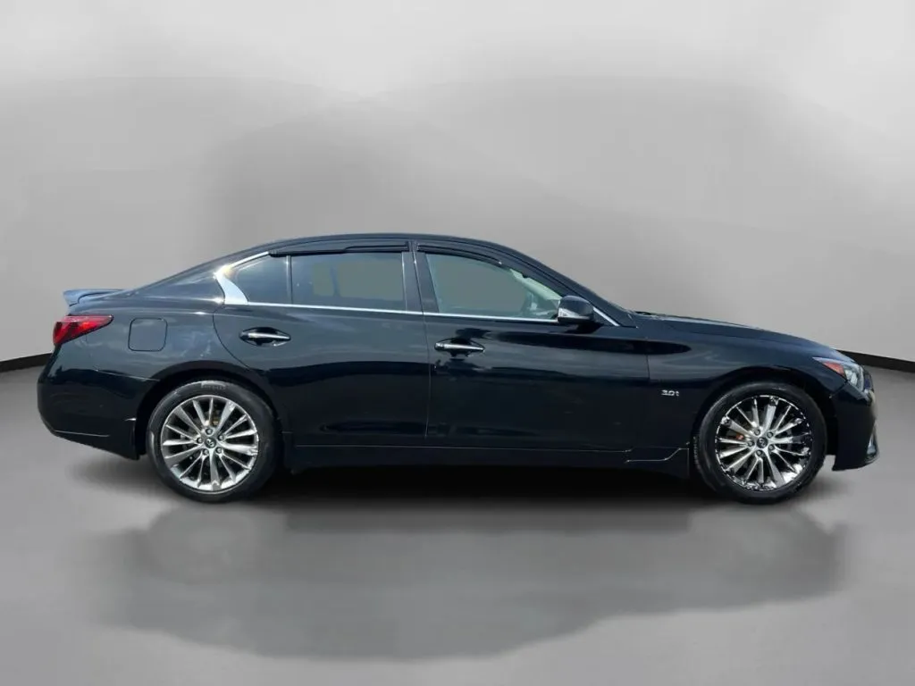 Infiniti Q50 photo 7