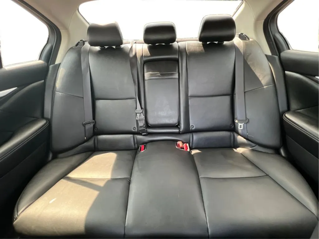 Infiniti Q50 photo 19