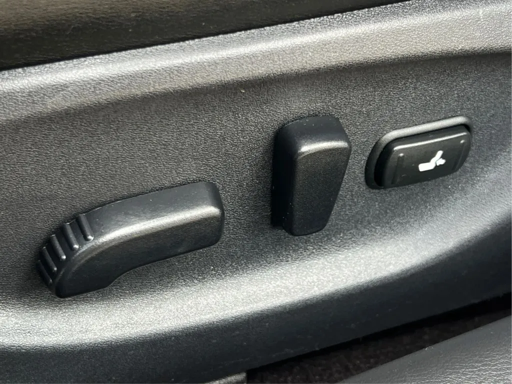 Infiniti Q50 photo 25