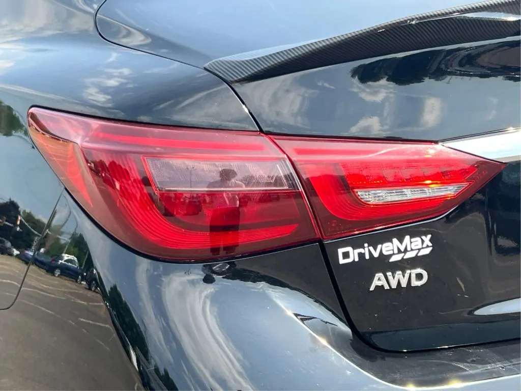 Infiniti Q50 photo 34
