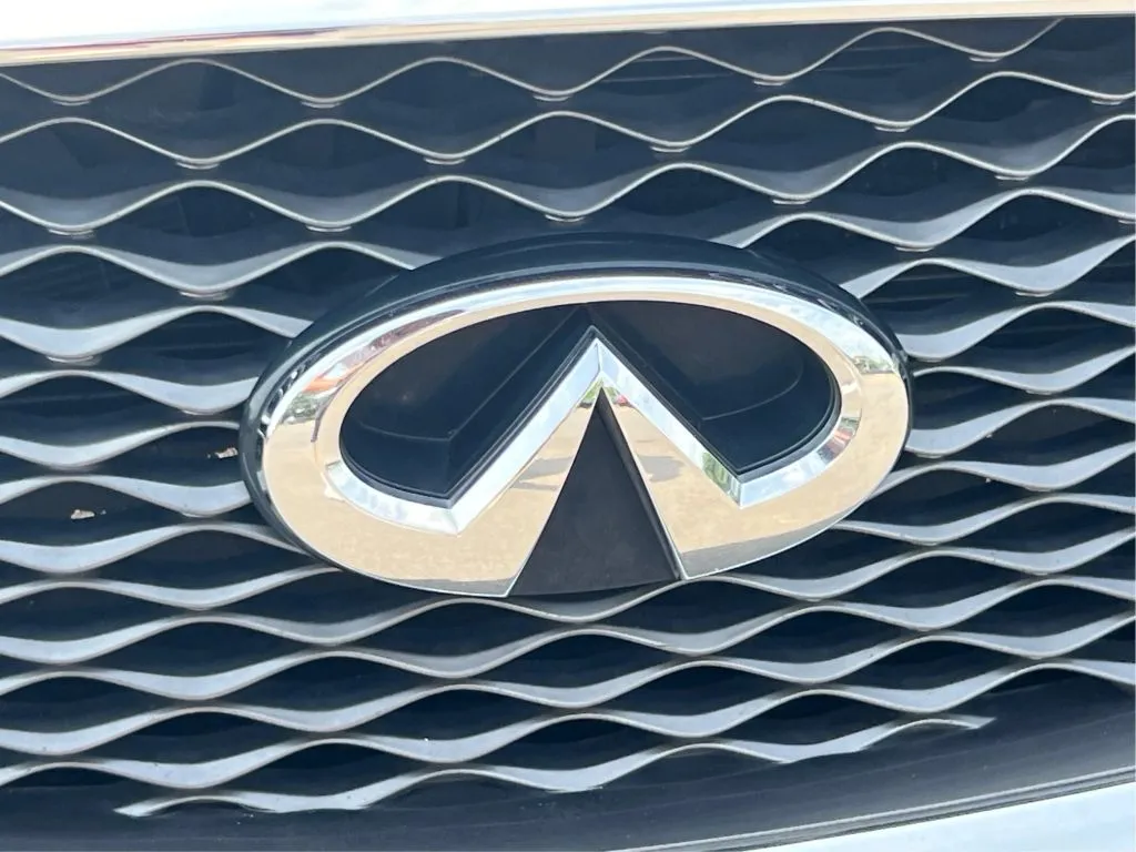 Infiniti Q50 photo 35