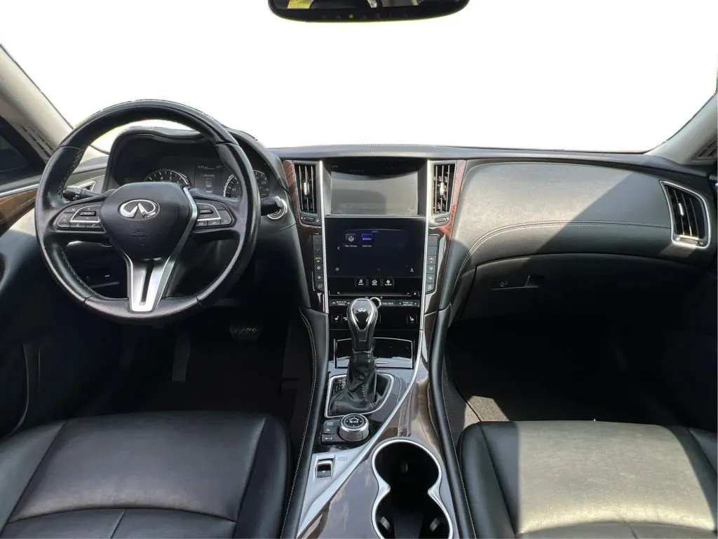 Infiniti Q50 photo 36
