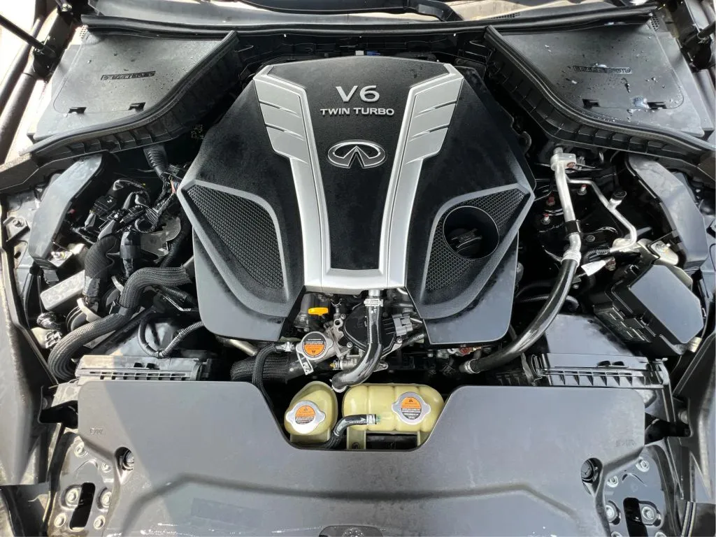 Infiniti Q50 photo 29