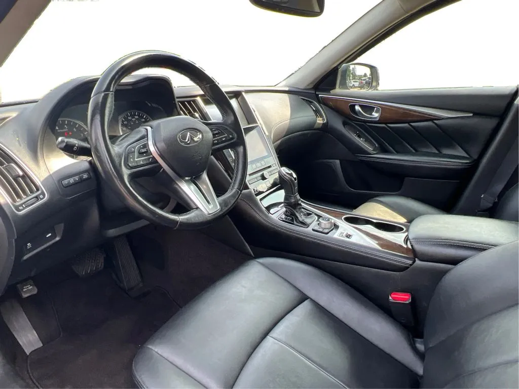 Infiniti Q50 photo 16