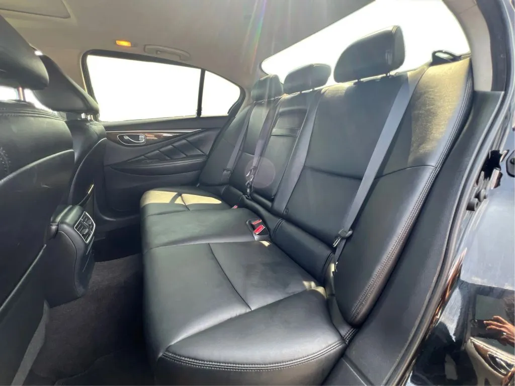 Infiniti Q50 photo 17