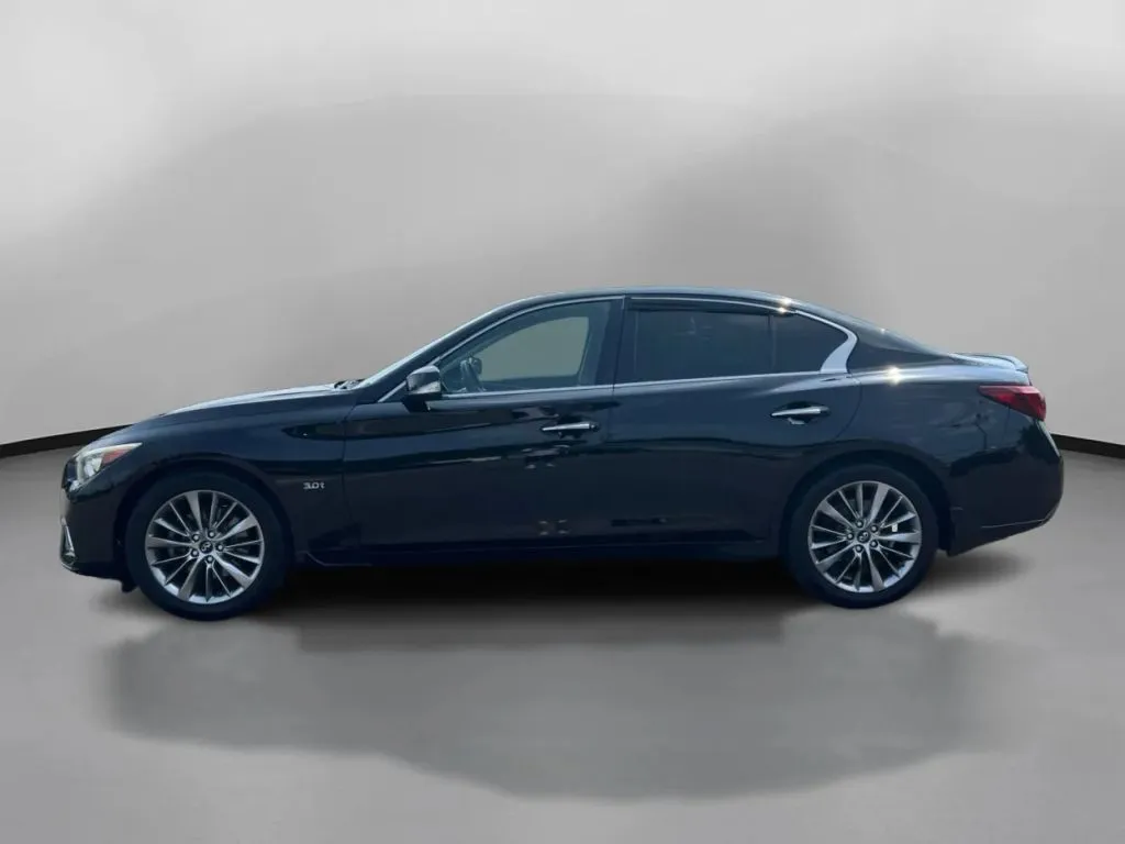 Infiniti Q50 photo 15