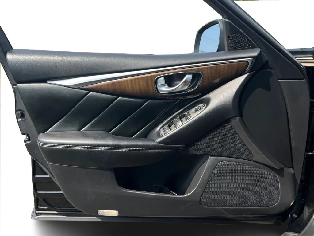 Infiniti Q50 photo 26