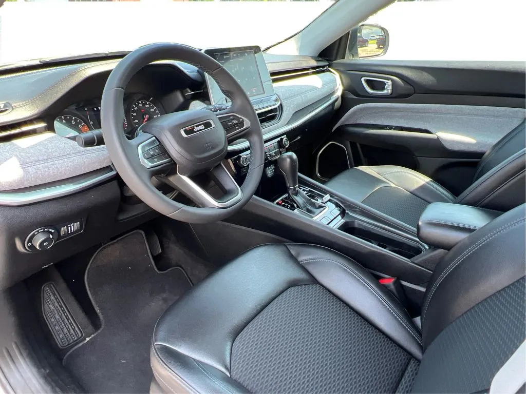 Jeep Compass photo 16