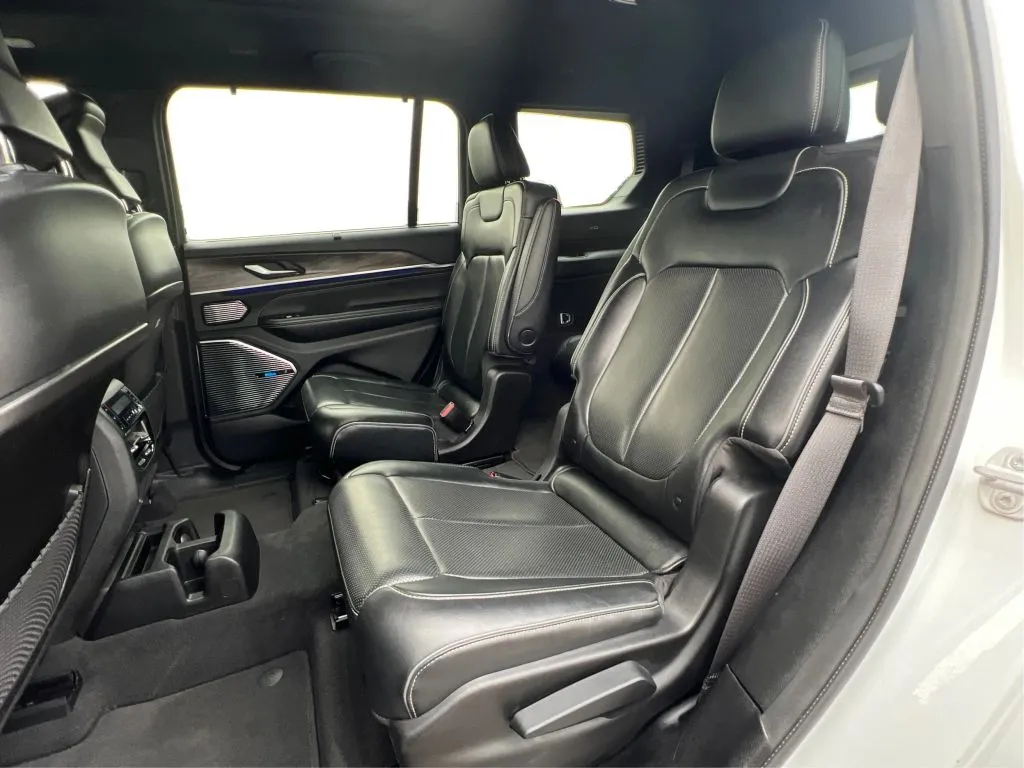 Jeep Grand Cherokee L photo 17