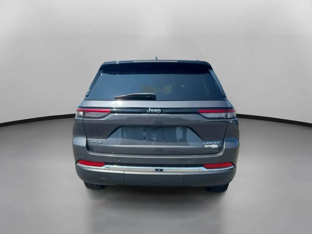 Jeep Grand Cherokee photo 11