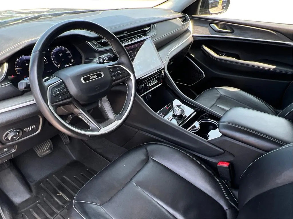 Jeep Grand Cherokee photo 16