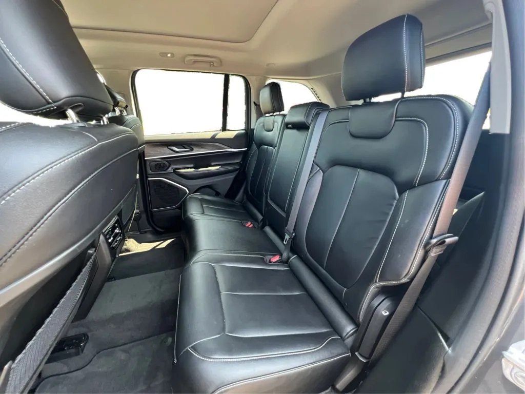 Jeep Grand Cherokee photo 17