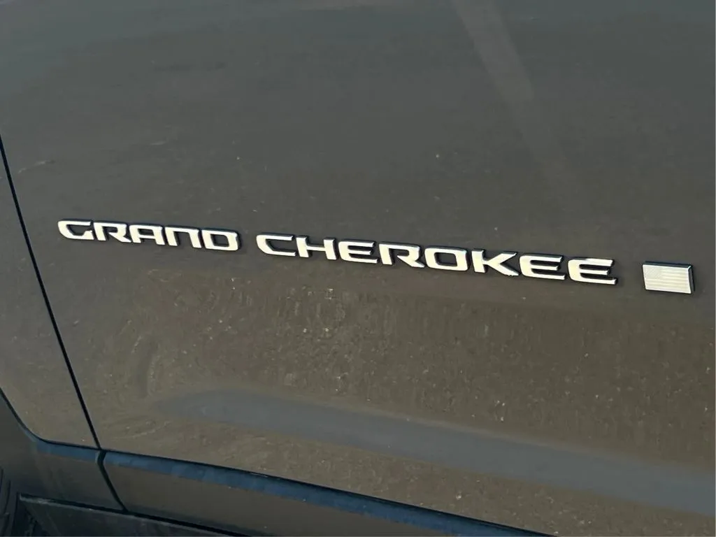 Jeep Grand Cherokee photo 30