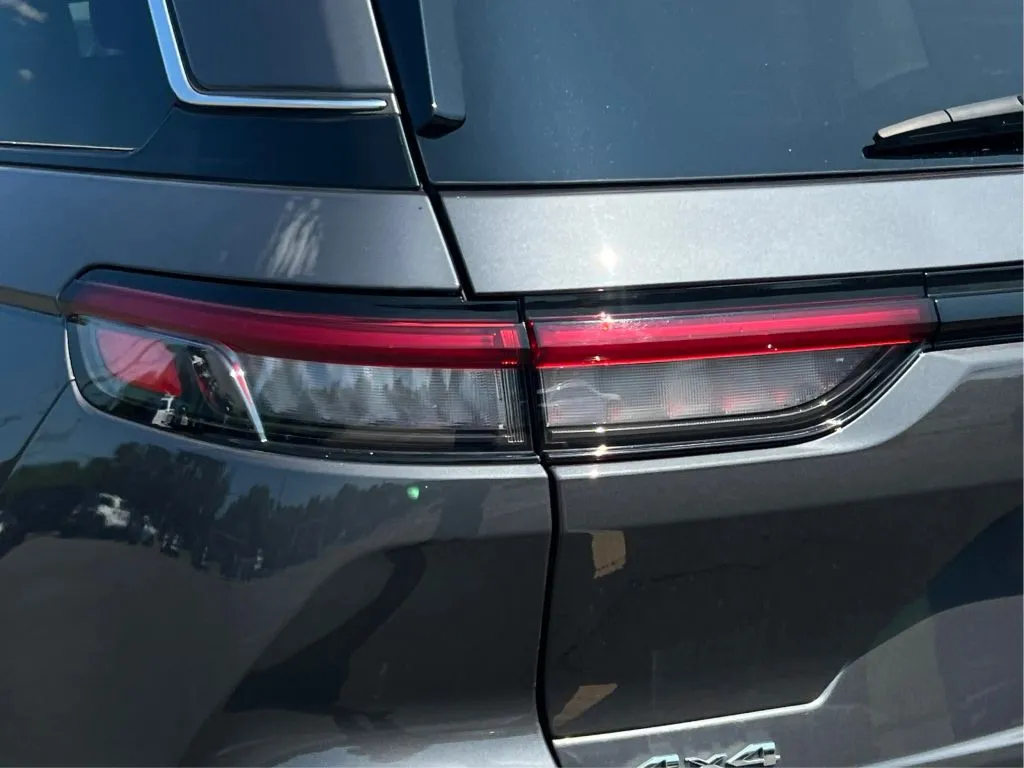 Jeep Grand Cherokee photo 34