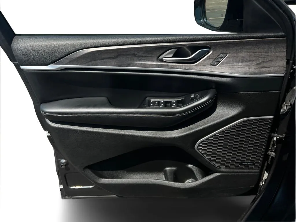 Jeep Grand Cherokee photo 26