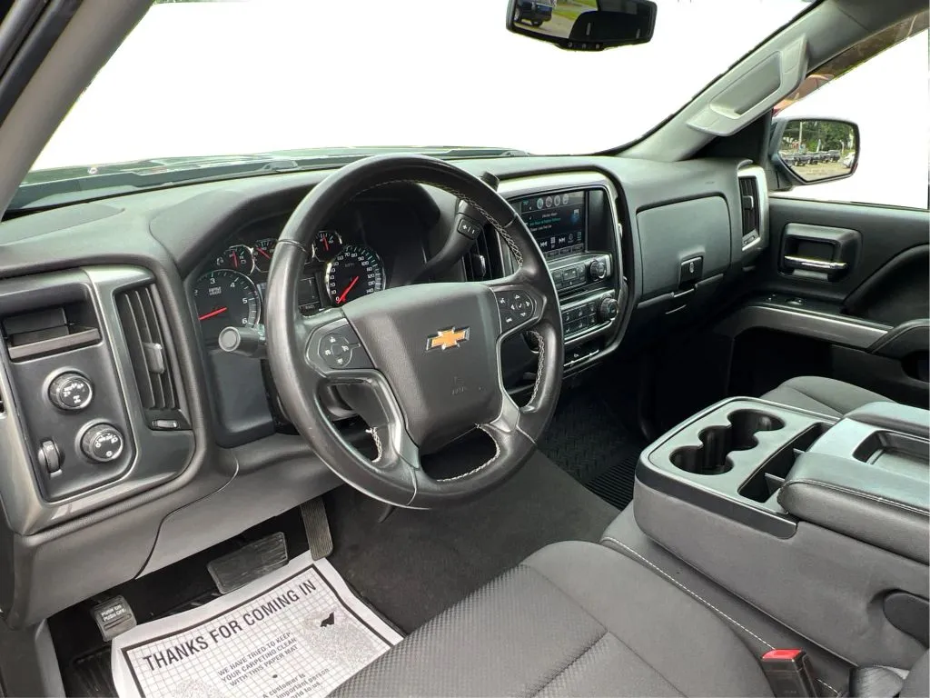 Chevrolet Silverado photo 16